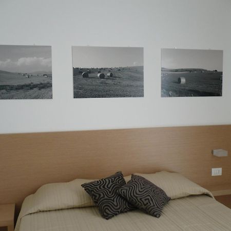 Bed and Breakfast Le Stanze Del Sole Ragusa Habitación foto