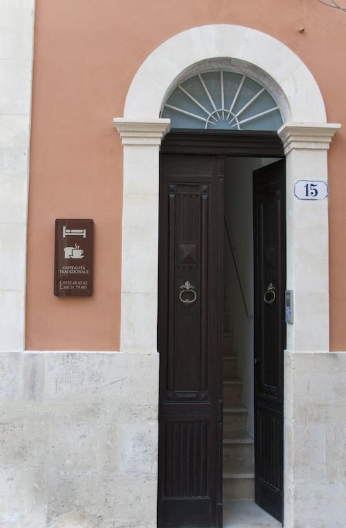 Bed and Breakfast Le Stanze Del Sole Ragusa Exterior foto