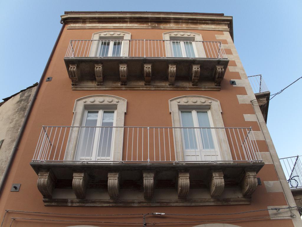 Bed and Breakfast Le Stanze Del Sole Ragusa Exterior foto