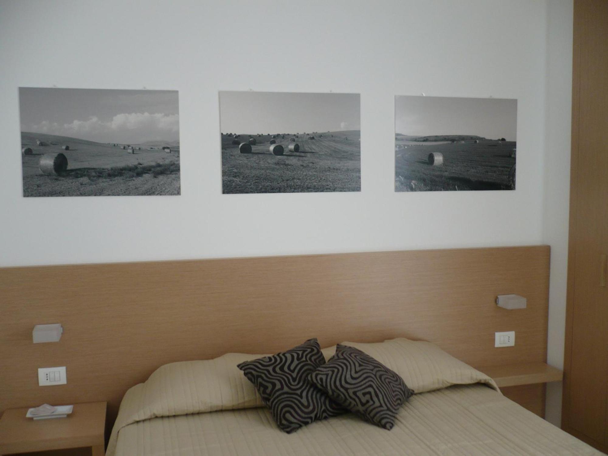 Bed and Breakfast Le Stanze Del Sole Ragusa Habitación foto