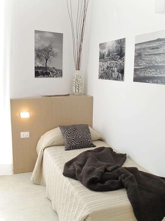 Bed and Breakfast Le Stanze Del Sole Ragusa Habitación foto