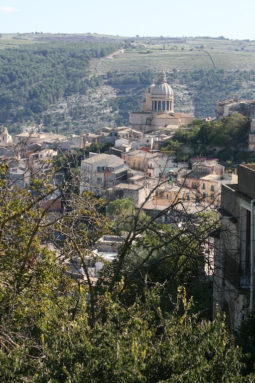 Bed and Breakfast Le Stanze Del Sole Ragusa Exterior foto